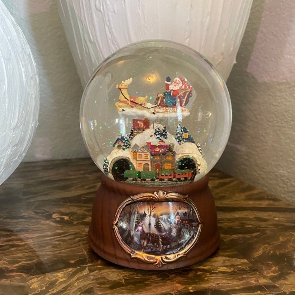 NWOT Roman Glitterdome Musical Rotating Santa Snow Globe